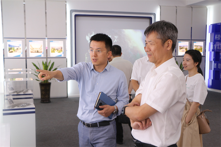 浙江省经信厅总工程师李永伟一行莅临浙江青山钢铁参观调研